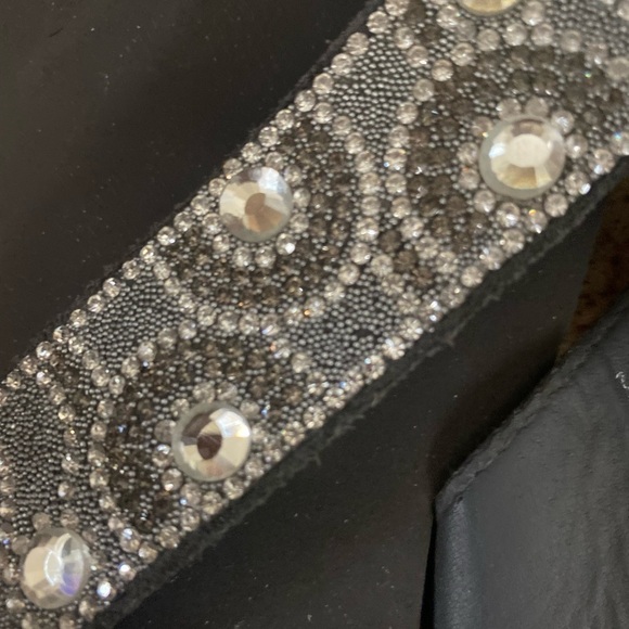 Yellow Box grey flip flops with rhinestone straps. Size 8.5 leather upper - Picture 3 of 7